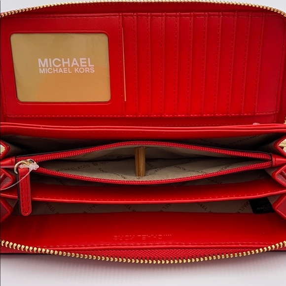 MICHAEL KORS LARGE TRAVEL CONTINENTAL DARK SANGRIA - Picture 6 of 16